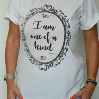 T-shirt handpainted “I am one of a kind”